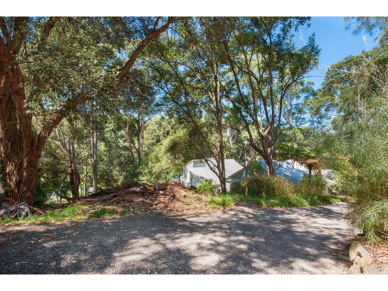 8 Harcourt Place, North Avoca NSW 2260