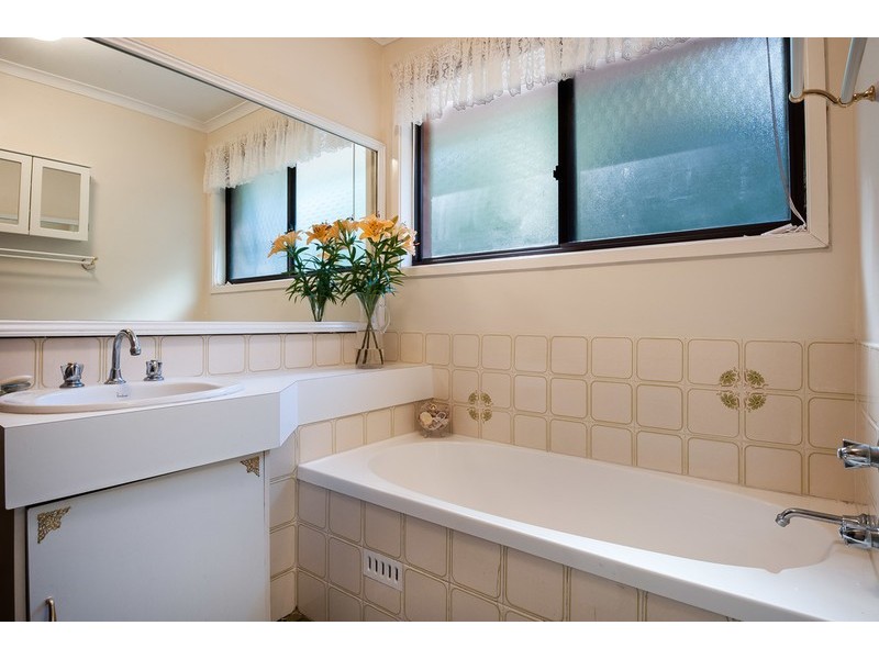 27 Rainforest Road, Wyoming NSW 2250