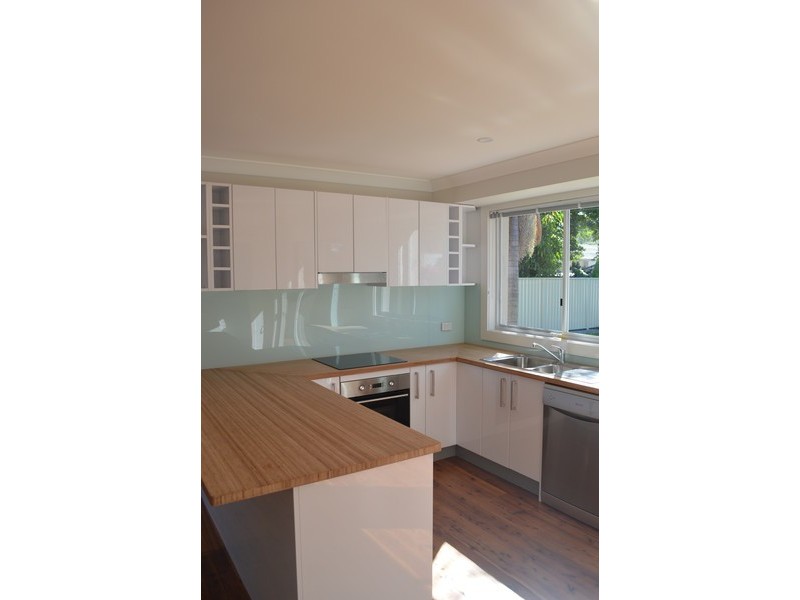 11 Buckingham Street, Berkeley Vale NSW 2261