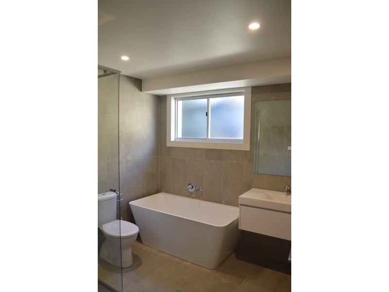 11 Buckingham Street, Berkeley Vale NSW 2261