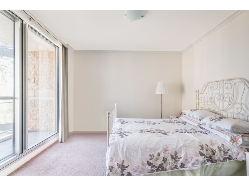 252/80 John Whiteway Drive, Gosford NSW 2250