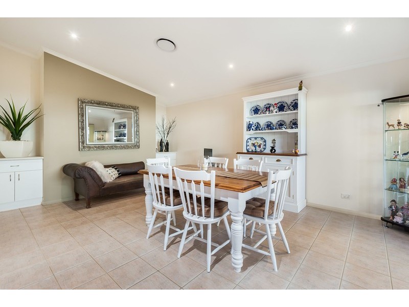 2 Avia Avenue, Erina NSW 2250
