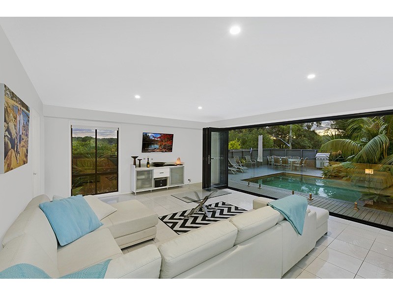 2 Warren Avenue, Avoca Beach NSW 2251