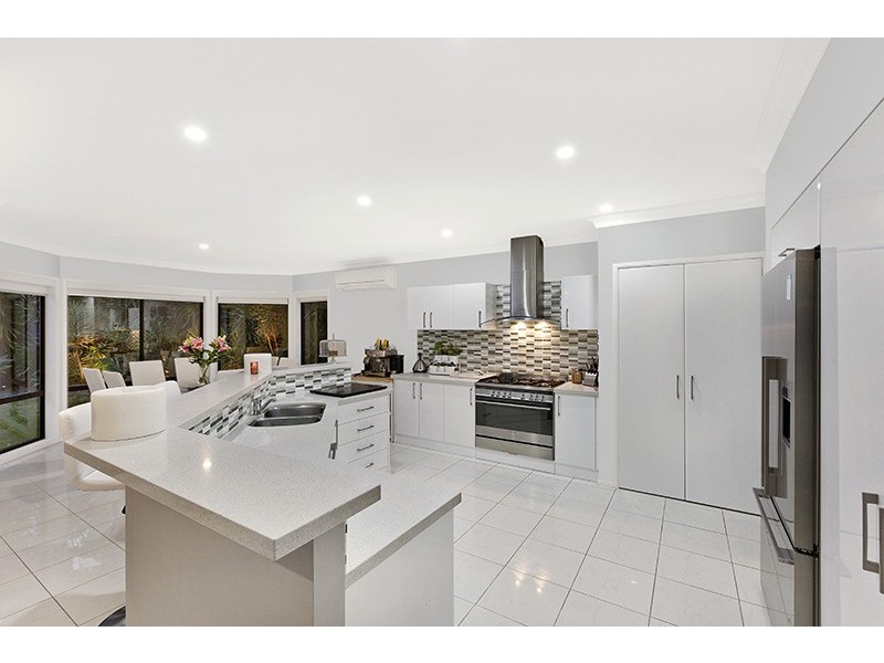 2 Warren Avenue, Avoca Beach NSW 2251