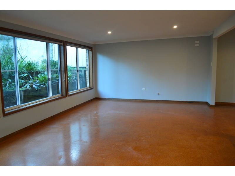 18 Fragar Avenue, Wyoming NSW 2250