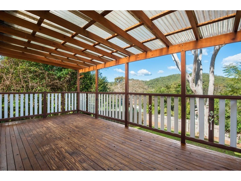 6 Wistaria Street, Wyoming NSW 2250