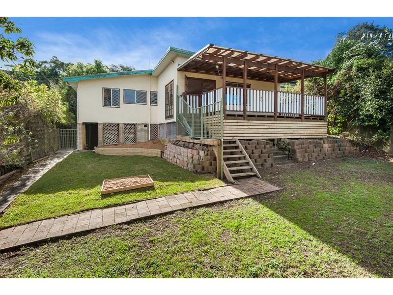 6 Wistaria Street, Wyoming NSW 2250