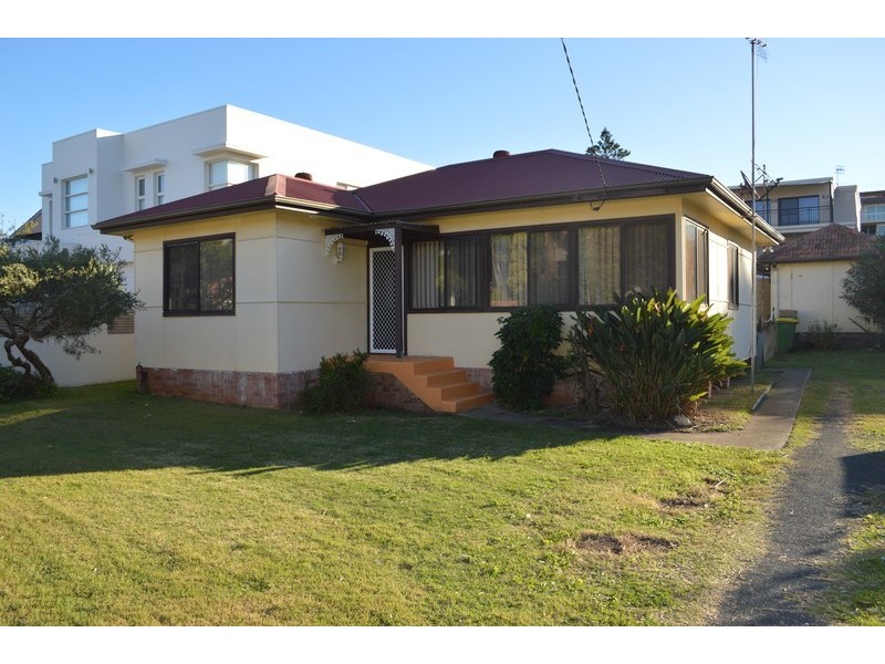 12 Calais Road, Wamberal NSW 2260
