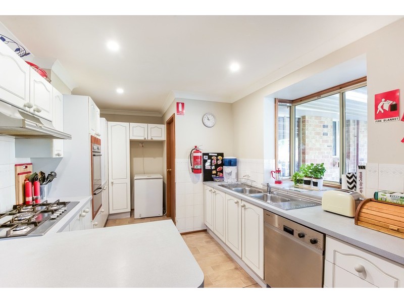 2 Lauren Close, Green Point NSW 2251