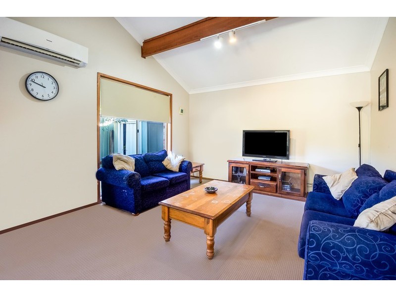 2 Lauren Close, Green Point NSW 2251