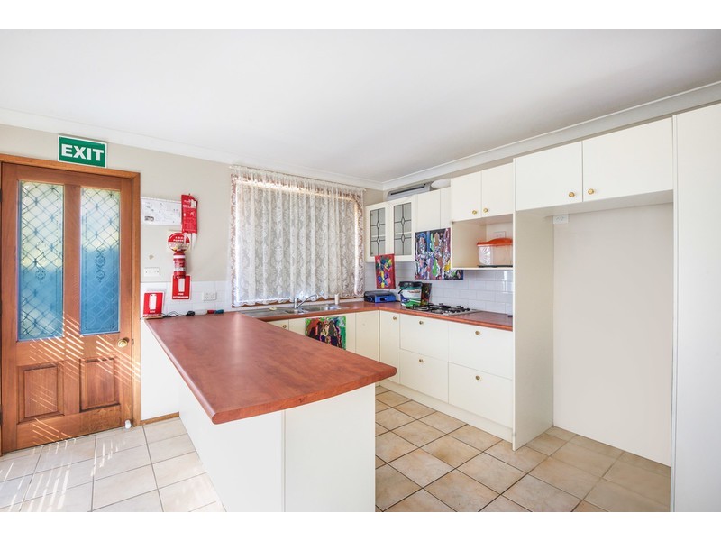 2 Lauren Close, Green Point NSW 2251