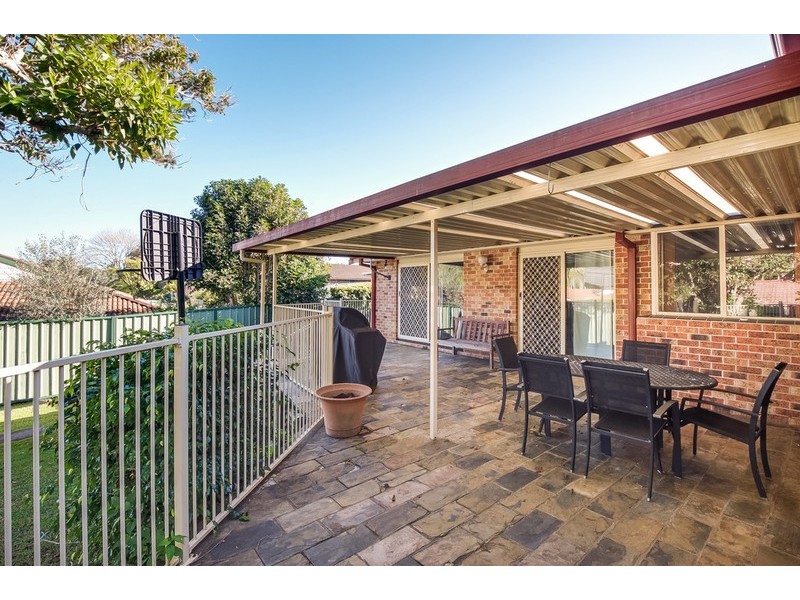 2 Lauren Close, Green Point NSW 2251