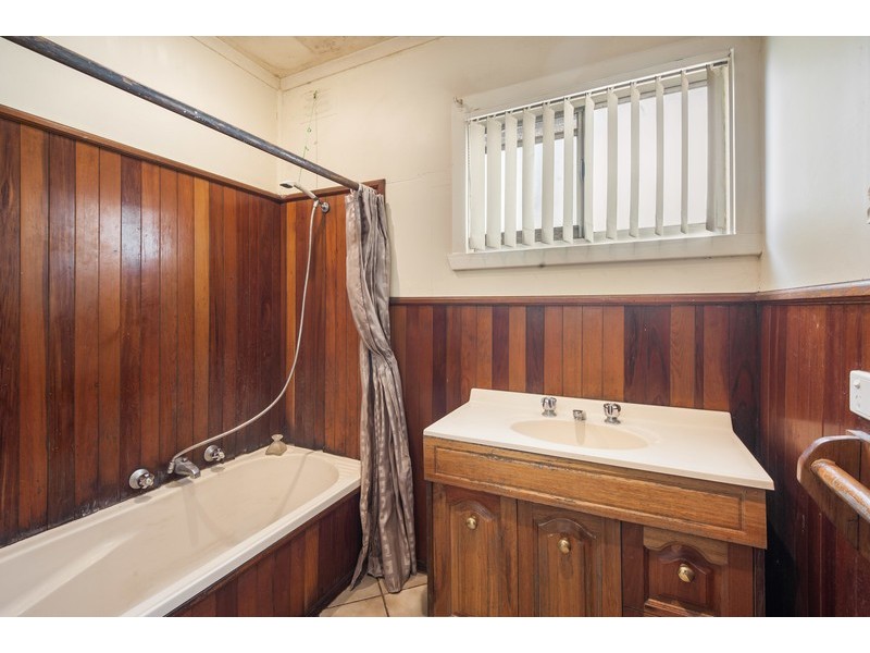 17 Barralong Road, Erina NSW 2250