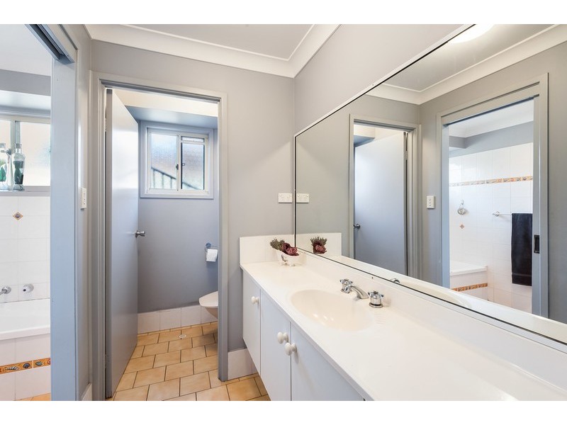 197 Cresthaven Avenue, Bateau Bay NSW 2261