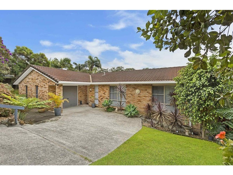 3 Howard Avenue, Green Point NSW 2251