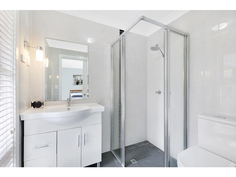 3 Howard Avenue, Green Point NSW 2251