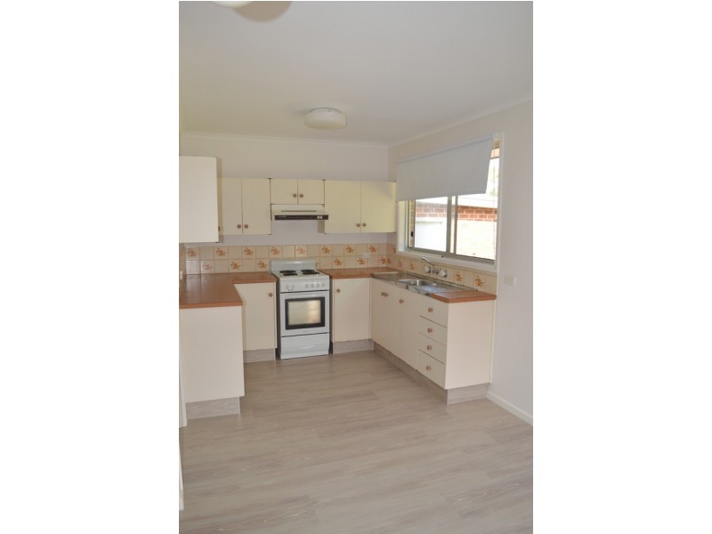 2 Garden Grove, Bateau Bay NSW 2261