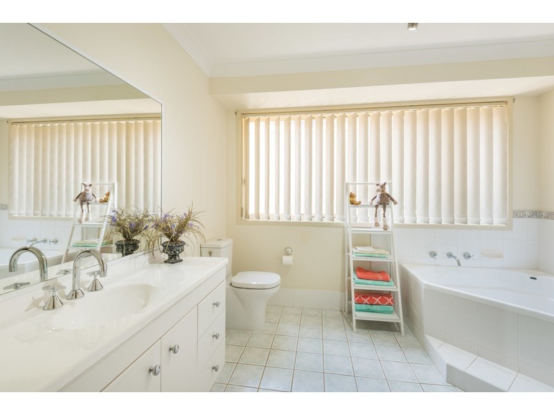 34 Thames Drive, Erina NSW 2250