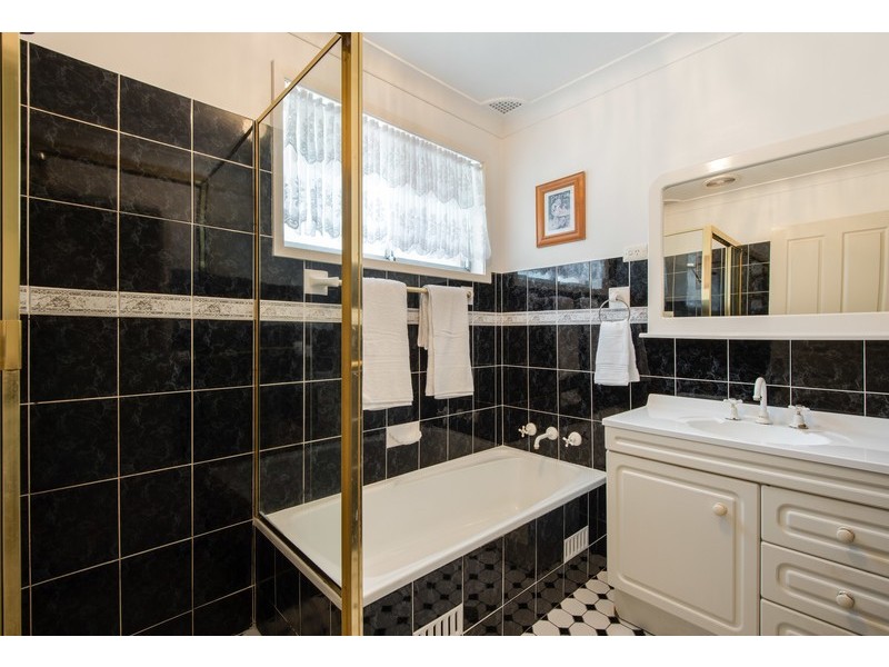 3 Angus Avenue, Wyoming NSW 2250