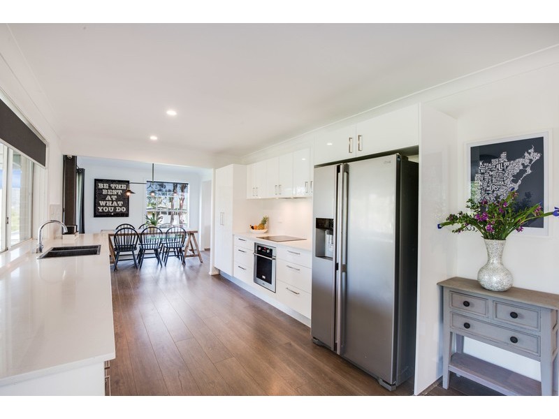 14 Talara Avenue, Bateau Bay NSW 2261