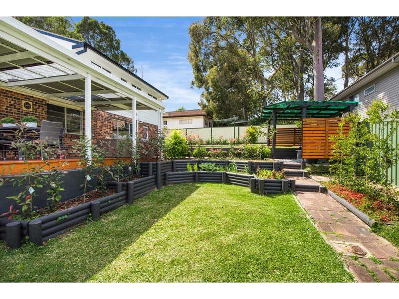 14 Talara Avenue, Bateau Bay NSW 2261