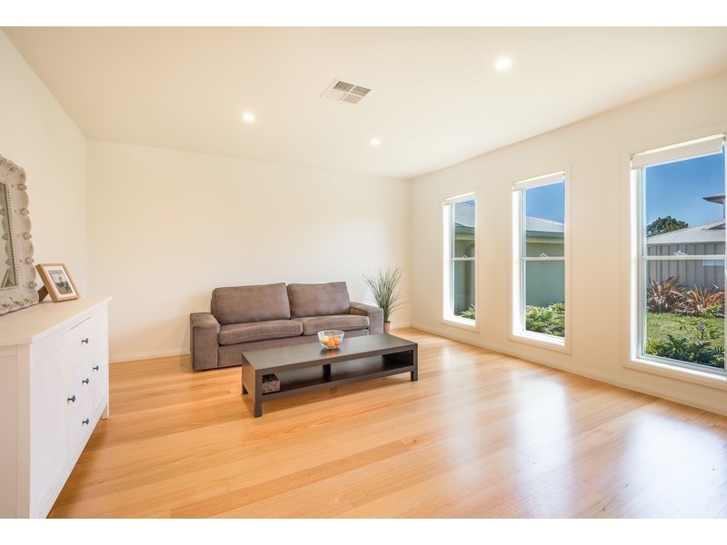 16 Applegum Close, Erina NSW 2250
