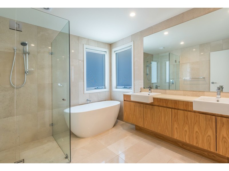 16 Applegum Close, Erina NSW 2250