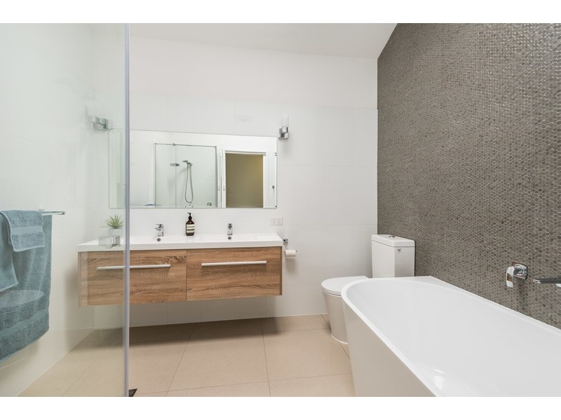 39 Broadwater Drive, Saratoga NSW 2251