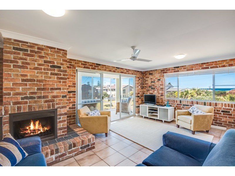 3 Wyuna Avenue, The Entrance North NSW 2261