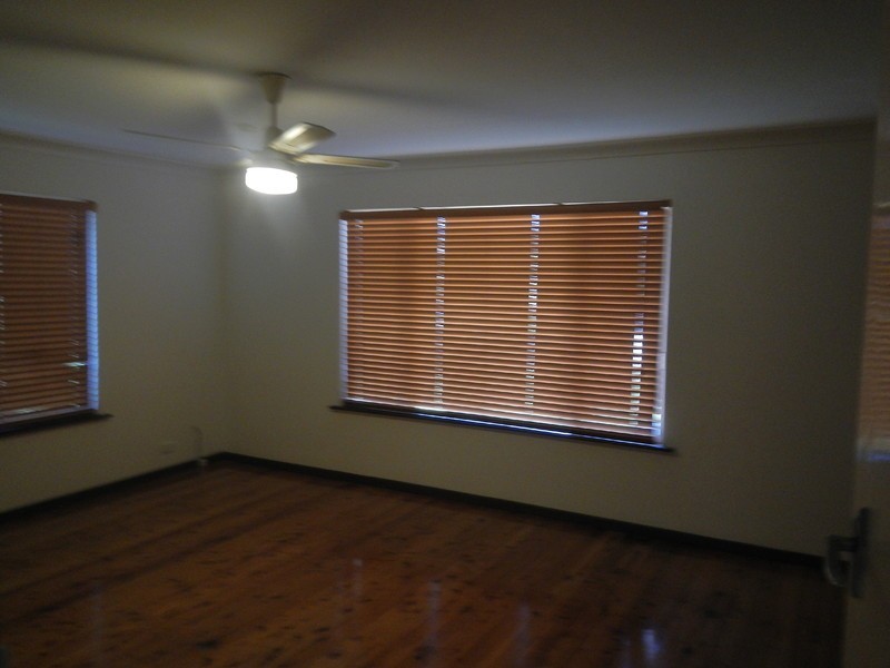 10 Curlew Crescent, Woodberry NSW 2322