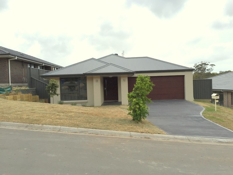 8 Medina Place, Cameron Park NSW 2285
