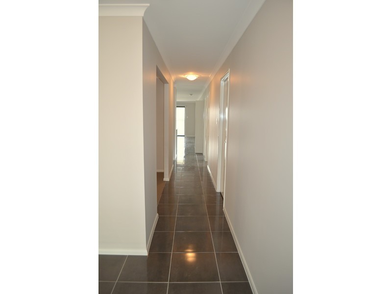 8 Medina Place, Cameron Park NSW 2285
