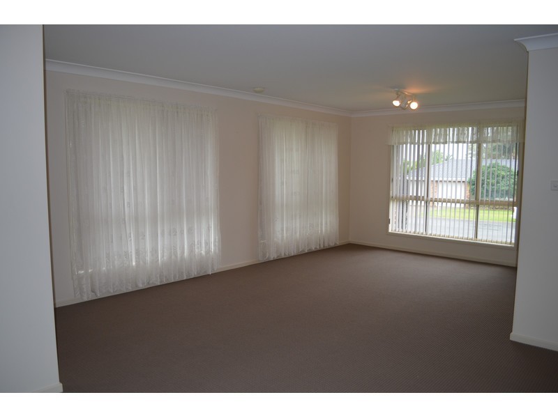 1/2 Bronwyn Close, Thornton NSW 2322