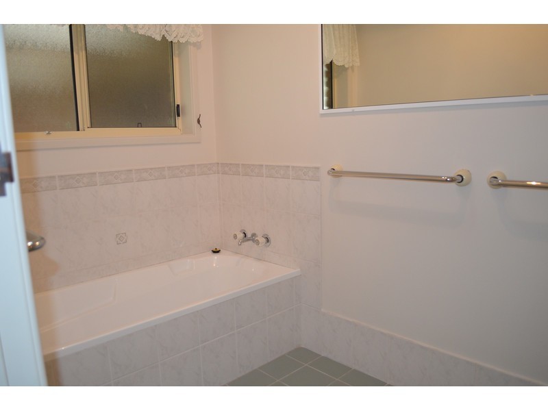 1/2 Bronwyn Close, Thornton NSW 2322