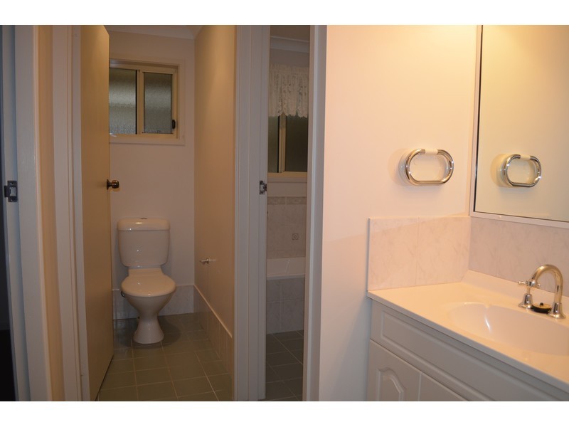 1/2 Bronwyn Close, Thornton NSW 2322