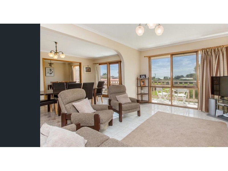 19 Dromana Parade, Safety Beach VIC 3936