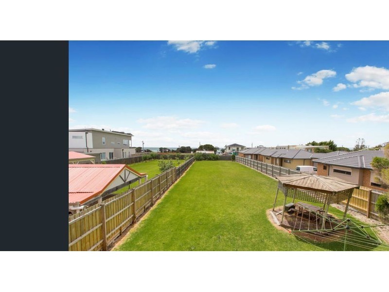 19 Dromana Parade, Safety Beach VIC 3936