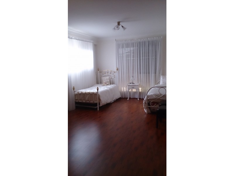 142 Seventh Avenue, Rosebud VIC 3939