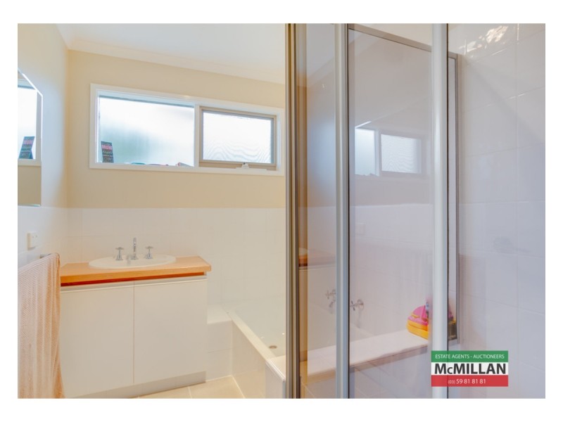 28 Cleeland Crt, Rosebud VIC 3939