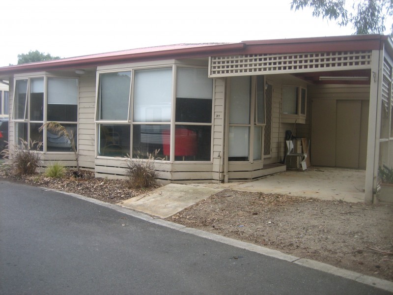 Cabin 37/131 Nepean Highway, Dromana VIC 3936