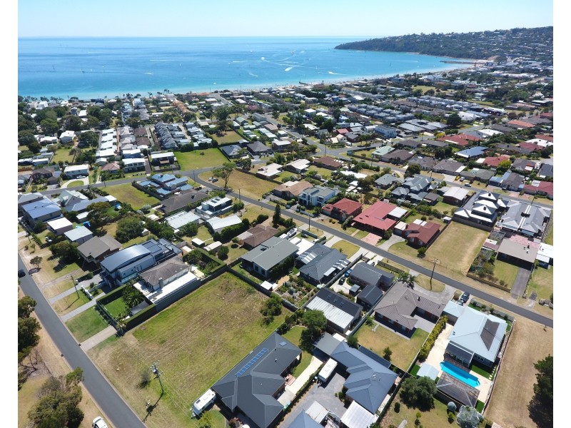 17 Pickings Road, Safety Beach VIC 3936