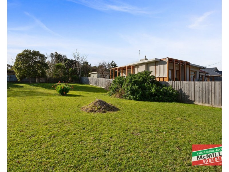 14 Gipps Street, Rosebud VIC 3939