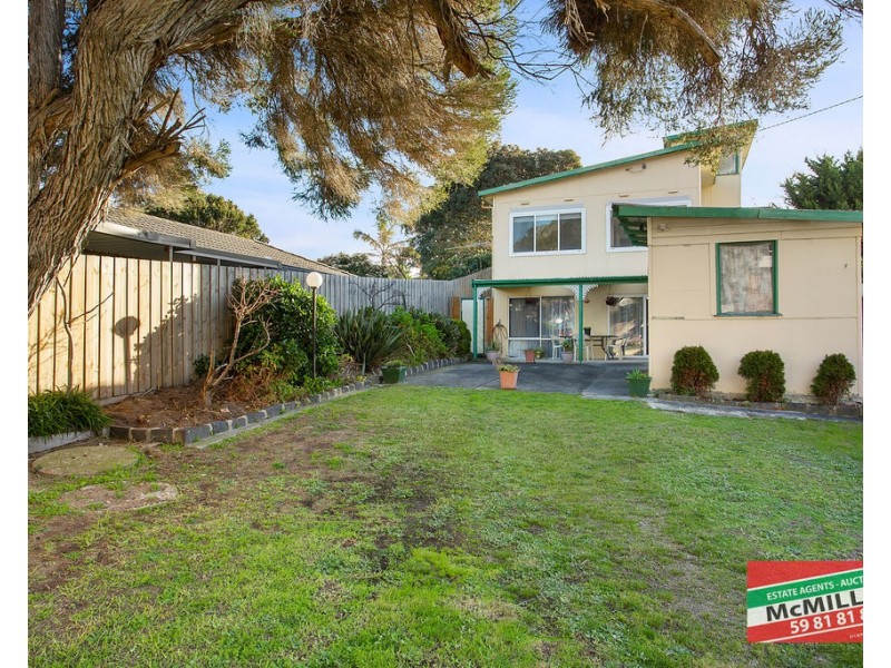 24 Eighth Avenue, Rosebud VIC 3939