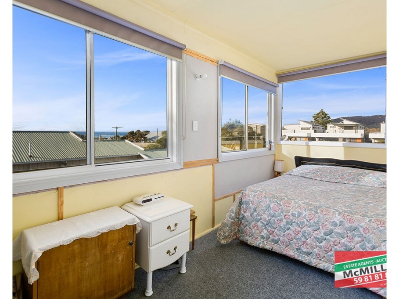 24 Eighth Avenue, Rosebud VIC 3939