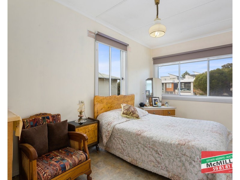 24 Eighth Avenue, Rosebud VIC 3939