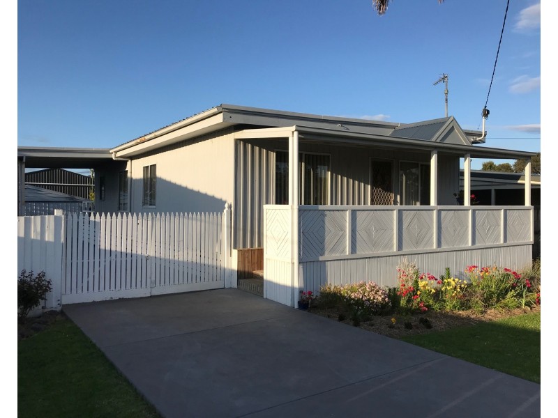 24 Clyde Road, Safety Beach VIC 3936
