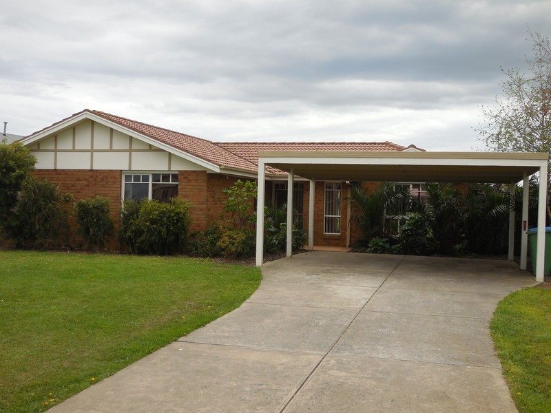 8 Lake View Drive, Safety Beach VIC 3936