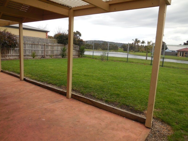 8 Lake View Drive, Safety Beach VIC 3936