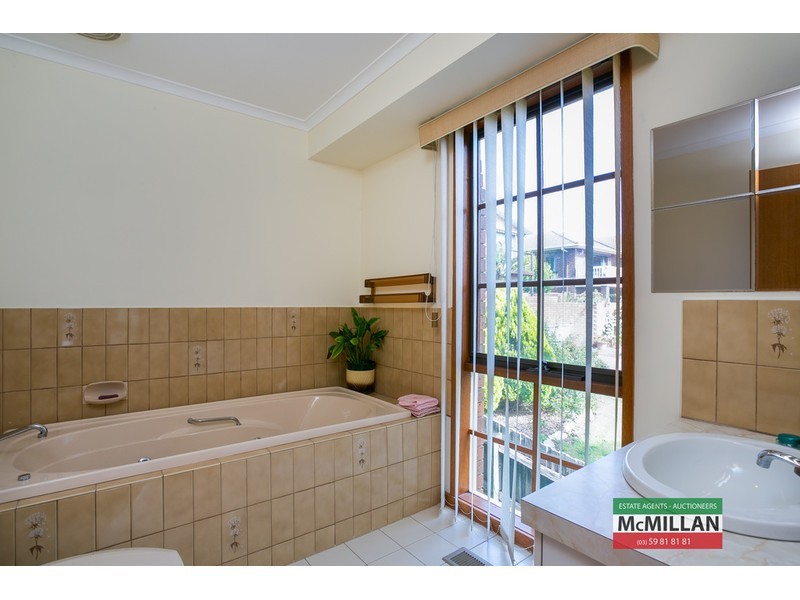 3 Crest Drive, Rosebud VIC 3939