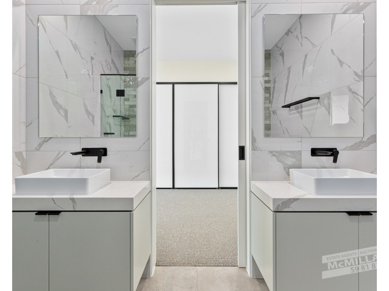 42 Elizabeth Drive, Rosebud VIC 3939